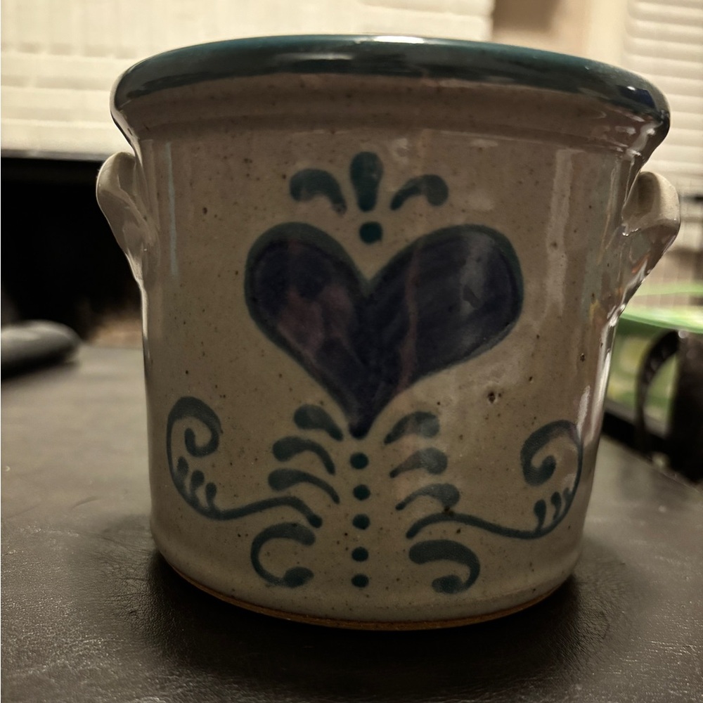 Great Bay Pottery, small crock, hand painted, excellent condition.